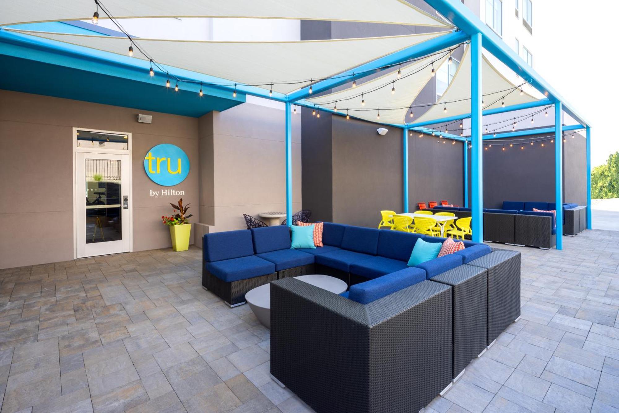 Hotel Tru By Hilton Airport 3*