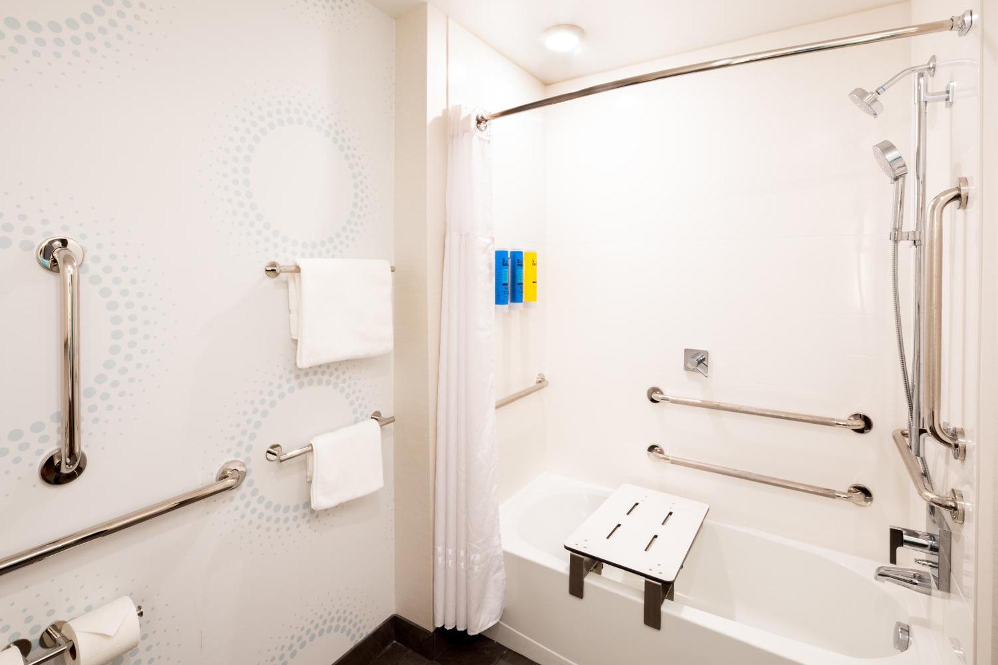Hotel Tru By Hilton Airport 3*